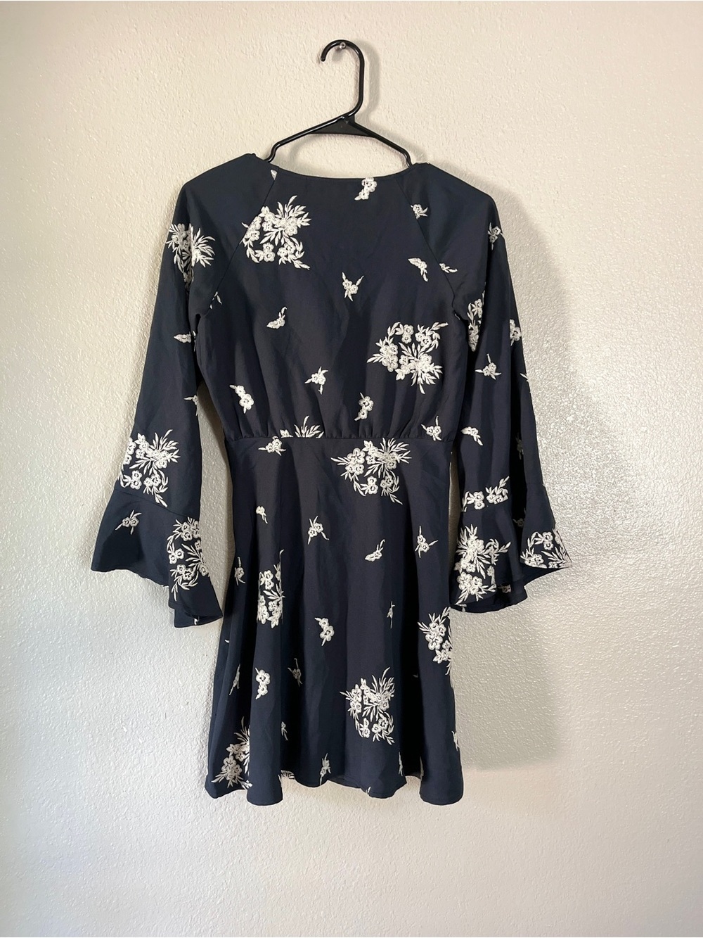 Mimi Chica Navy & Cream Floral Wrap Dress - Picture 5 of 6
